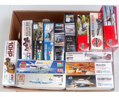 14 various boxed modern release mixed scale military plastic kits to include aircraft and various military vehicles, examples