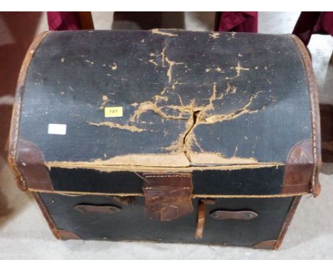 A cabin trunk and sundries