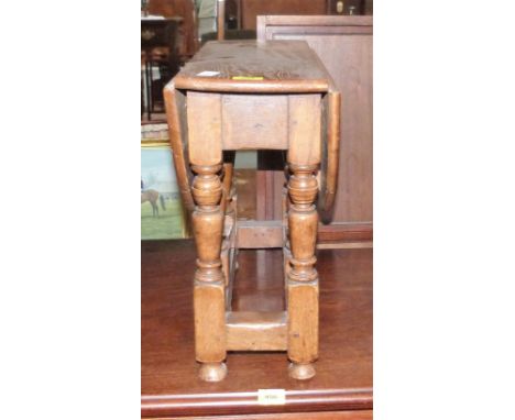 A small joined oak gate leg occasional table. 24'' wide