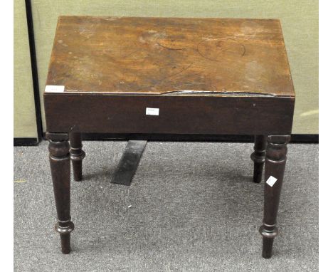 A Victorian mahogany bidet table with removable lid and inset metal basin with handles, on turned legs, 47cm x 52cm x 33cm