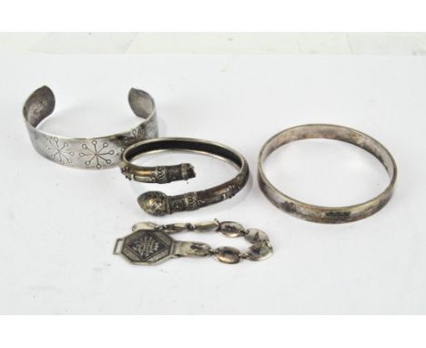 A collection of assorted silver and white metal jewellery, including Niello white metal bangle together with another similar 