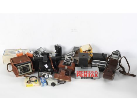 A box of vintage cameras, including a Kodak Brownie, Model D, a Kodak Bantam, an Instamatic 300, a Felica, assorted flashes a
