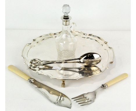 A silver topped vinegar jug, hallmarked Chester 1912, together with a silver rimmed knife and fork, hallmarked Sheffield 1930