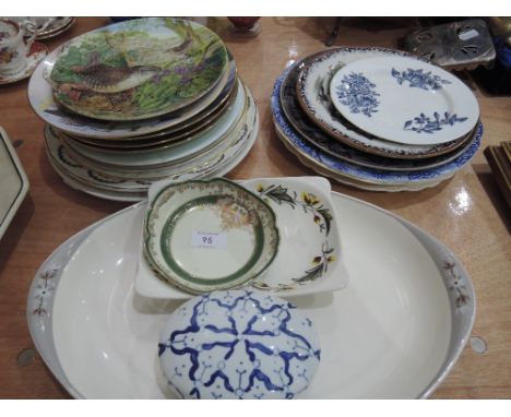 A selection of collectors and cabinet plates including Royal Worcester, Royal Doulton, Copeland Spode, Masons etc