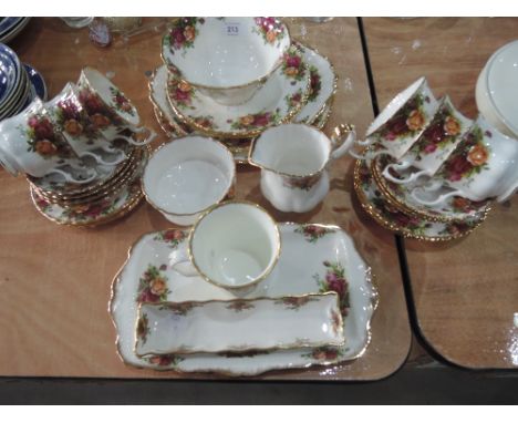 A Royal Albert 'Old Country Roses' part tea service (30 pieces approx)