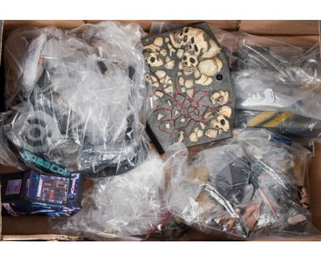 A small collection of various 1/6th and 1/4th scale figure accessories Terminator, Robocop  related and others (a lot)