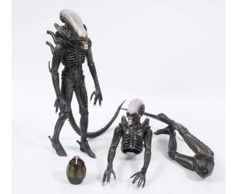 Two loose 1/4th scale Alien figures and an Alien egg: (3).