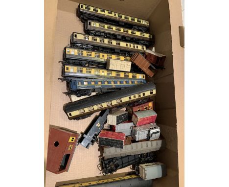 OO Scale Wagons / Coaches