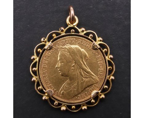 A QUEEN VICTORIA SOVEREIGN, 1900. A Queen Victoria Sovereign, old veiled bust l. St George and the Dragon reverse, dated 1900