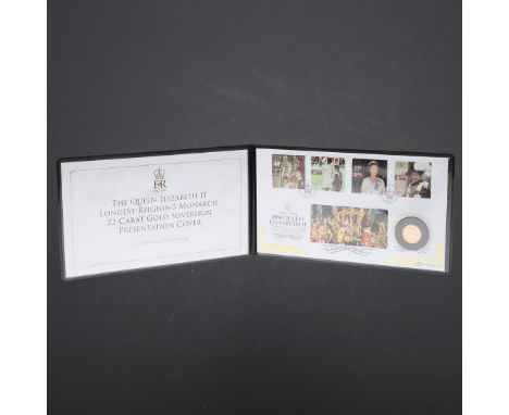 AN ELIZABETH II SOVEREIGN, 2015. An Elizabeth II Sovereign, crowned bust r. reverse George and the Dragon, dated 2015. Mounte