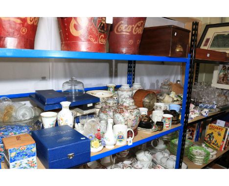 Whyte &amp; Mackay whisky, Oriental wares, cased cutlery, mantel clock, cut glass, collectors plates, decorative porcelain, e