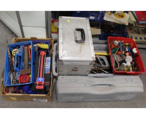 TWO TRAYS OF HAND TOOLS ETC, METAL CASE PLUS CONTENTS AND A CASED TILE CUTTER