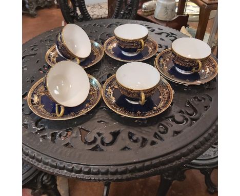 AN EARLY 20TH CENTURY DECORATIVE SET OF ROYAL WORCESTER CUPS AND SAUCERS, HEAVILY GILDED WITH ENAMEL SEED PEARL DETAILING, CO