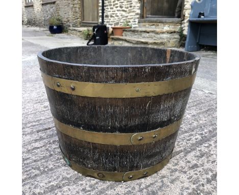 A LARGE 19TH CENTURY BRASS BOUND OAK BUCKET / PLANTER