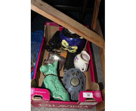 A SMALL TRAY OF COLLECTABLES TO INCLUDE A CARLTONWARE LUSTRE GINGER JAR (MINUS LID) VINTAGE PURSE, CAMERA ETC. 