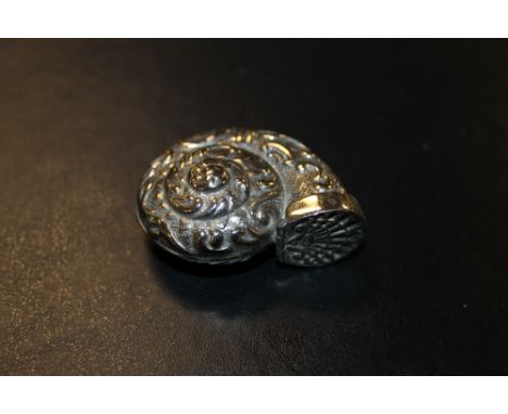 A SILVER SNUFF BOX IN THE FORM OF A SHELL