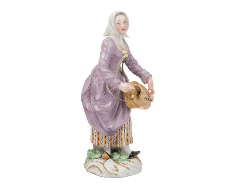 MEISSEN, Leierspielerin, 1763-1807 Porzellan, polychrom bemalt, aus der Serie "Cris de Paris", auf goldstaffiertem Rocailleso