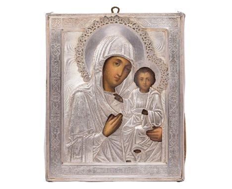 IKONE "Gottesmutter von Tichwin mit Silberoklad" Russland, Ende 19.Jh., Tempera auf Kreidegrund, halbfiguriges Portrait der G