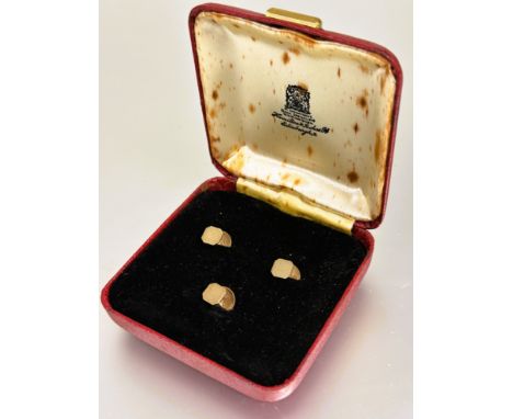 A set of three 9ct gold dress studs with engine turned engraved decoration D x 0.6cm in original fitted case retailed by Hami