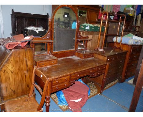 An elegant late 19th Century Mahogany Dressing Table having an arched central swing mirror flanked by trinket drawers with a 