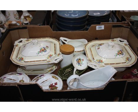 A quantity of china including Grindleys 'Sheraton Ivory' lidded serving dishes and sauce boat, Royal Worcester 'Evesham' lidd