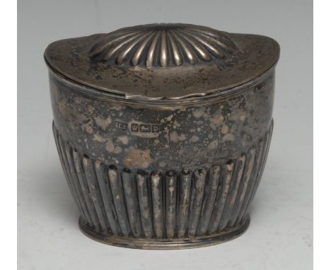 An Edwardian silver half-fluted oval tea caddy, hinged cover, 9cm wide, Aitken Brothers, Sheffield 1907, 6oz 