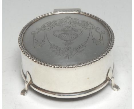 A George V silver circular dressing table trinket box, hinged cover engraved with a vase of flowers, swags, trellis and C-scr