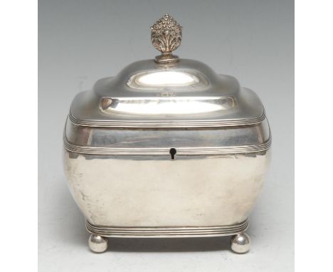 An early 19th century Dutch silver rounded rectangular tea caddy, hinged domed cover with bud finial, reeded borders, ball fe