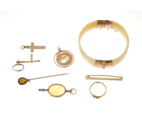 Victorian 18ct gold knot ring / keeper ring, Victorian 9ct gold cross, two Georgian watch keys, locket, 9ct gold tie pin, Vic