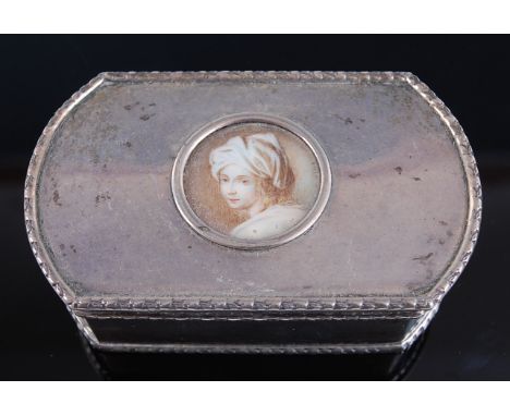 An Edwardian silver table snuff box, of rounded rectangular form, the hinged lid with inset portrait plaque Beatrice Cenci (1