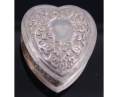 A modern silver heart shaped snuff box, the hinged lid with repousse decoration and vacant cartouche, with basket weave type 