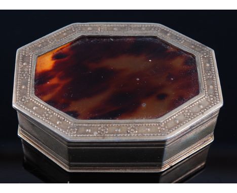 A 19th century French silver gilt and tortoiseshell snuff box, of octagonal form, the hinged lid with inset tortoiseshell pan