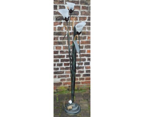 Metal floral standard lamp&nbsp;
