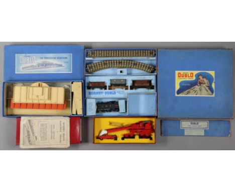 A Hornby Dublo “OO” gauge electric train set; a ditto “Breakdown Crane” (No. 4620); &amp; a ditto model D1 “Through Station”,