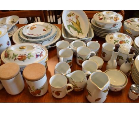 Large quantity of Royal Worcester 'Evesham' pattern tableware  