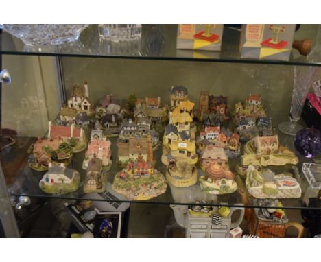 Quantity of Lilliput Lane, Fraser Creations and others model cottages  