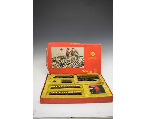 Triang Railways R3.B electric model railway train set (contents unchecked)  