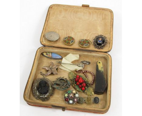 Victorian and later costume jewellery, including a three colour lava cameo brooch, painted portrait brooch and an agate set t