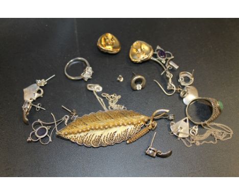 QUANTITY OF VINTAGE SILVER JEWELLERY