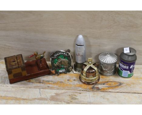 A SELECTION OF ASSORTED VINTAGE / NOVELTY MONEY BANKS ETC