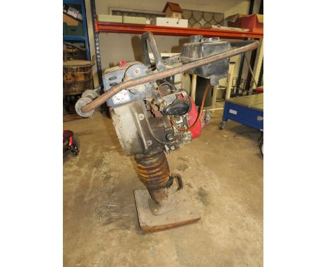 A BOMAG WACKER PLATE WITH HONDA ENGINE