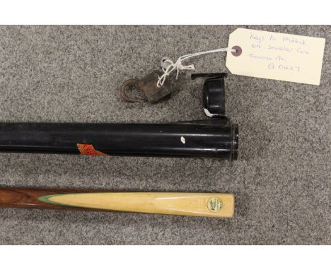 A METAL CASED ONE PIECE VINTAGE SNOOKER CUE - KEY IN OFFICE