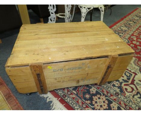 A VINTAGE PINE BOX