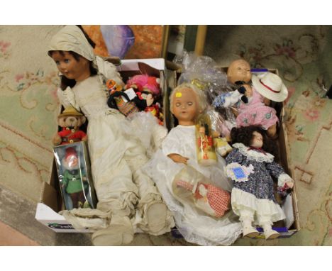 TWO TRAYS OF VINTAGE DOLLS