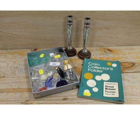 A SMALL COLLECTION OF VINTAGE PERFUME BOTTLES, CANDLESTICKS &amp; COINS 