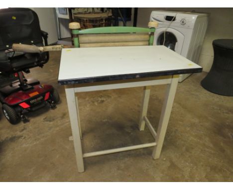 A VINTAGE SMALL FOLDING KITCHEN MANGLE