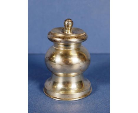 Sterling silver pepper grinder hallmarked Birmingham 1922, height 8.5cm approx