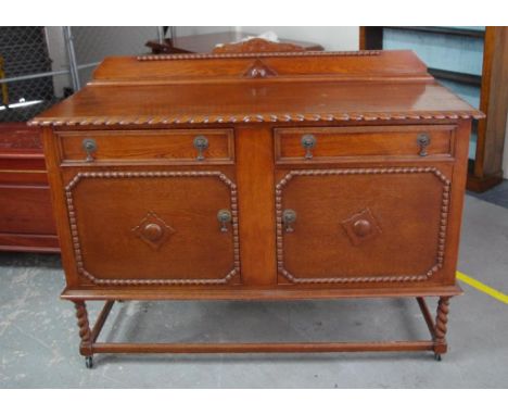 Vintage oak sideboard with 2 drawers and 2 doors, 136cm wide, 110cm high