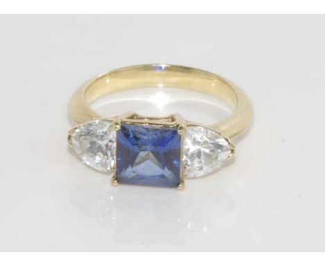 9ct yellow gold ring with sapphire and diamond simulants, weight: approx 3.9 grams, size: N-O/7