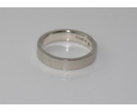 Platinum wedder weight: approx 6.06 grams, size: J-K/5